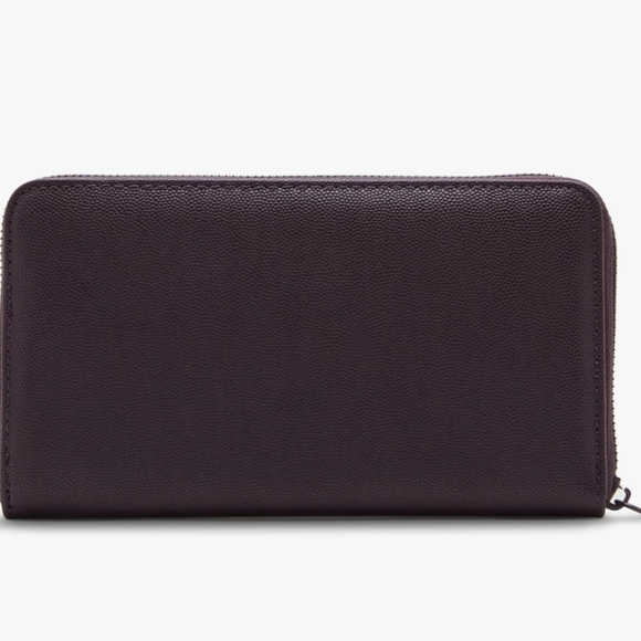 💜🔹️ Betsey Johnson Xozipp Zip Around Wristlet Midnight Plum Purple Wallet ✨️💜 - Picture 2 of 4